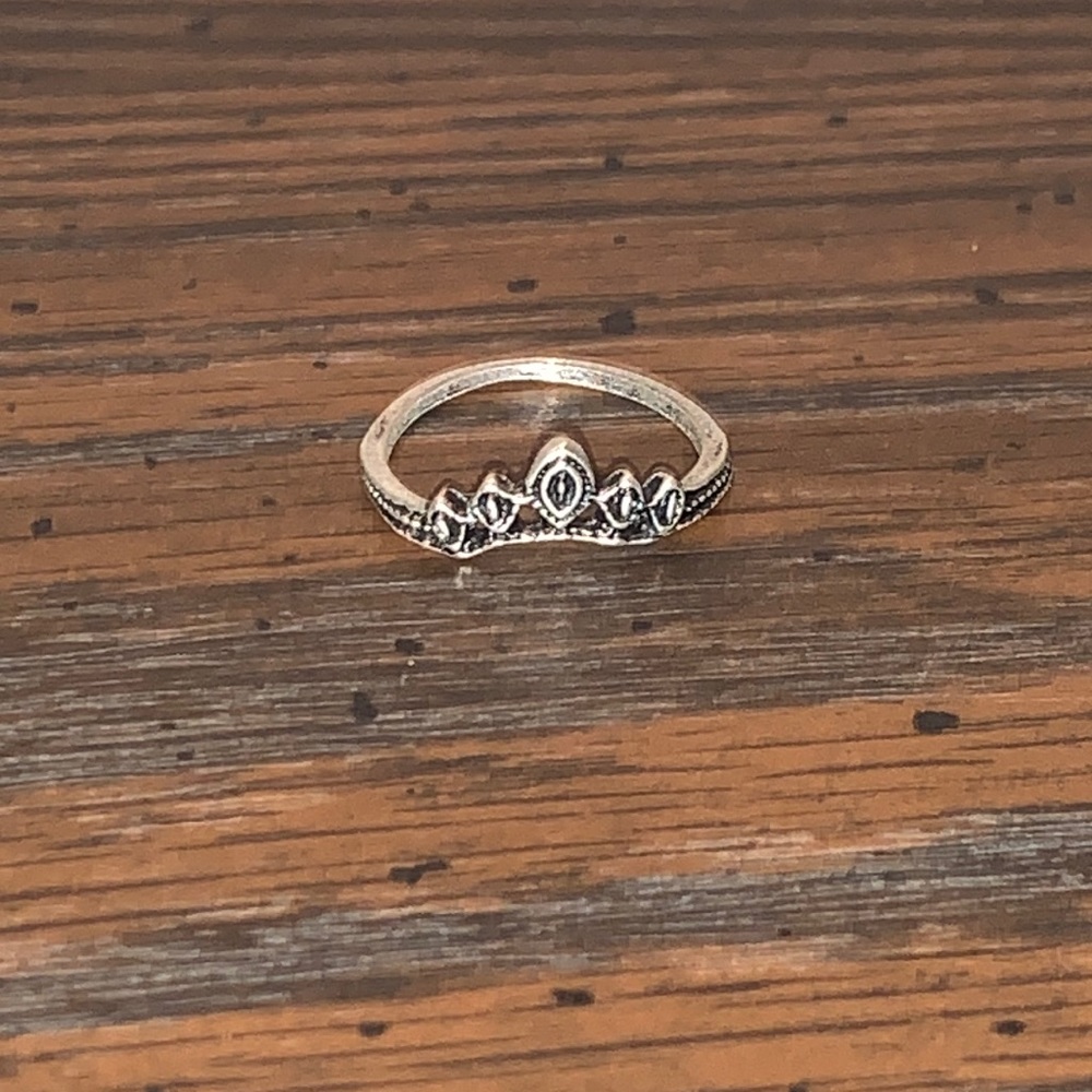 Amazon Silver Small Princess Tiara Ring🖤